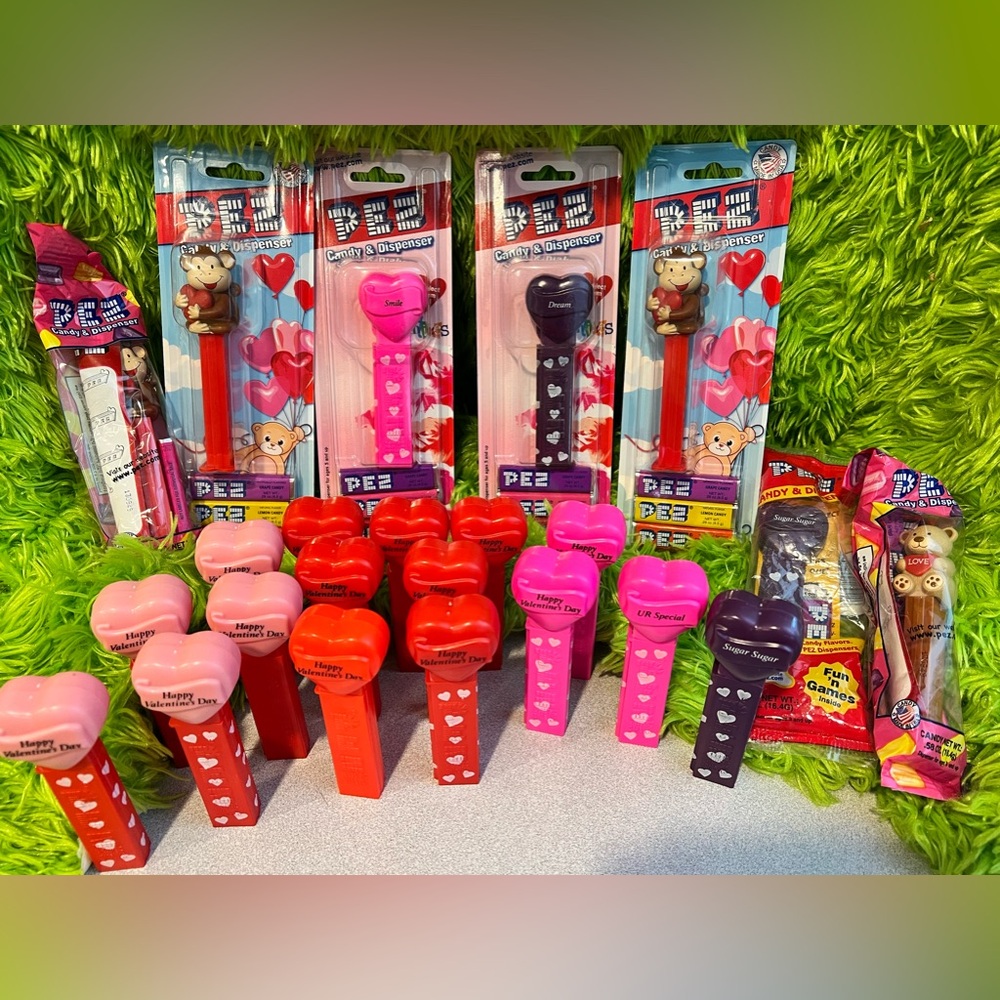 Valentine’s Day, LARGE LOT 23of PEZ  dispensers seven in original wrapper